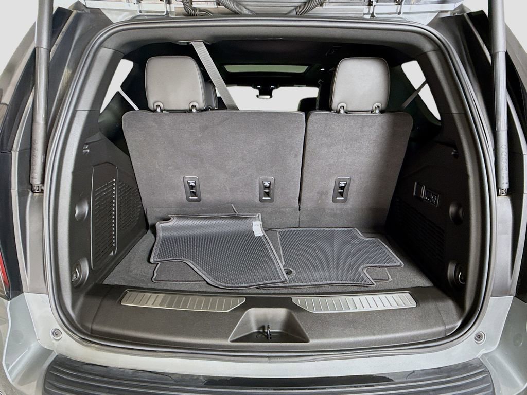 Used 2024 Sterling Gray Metallic Chevrolet Premier image 27