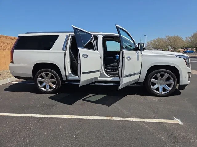 Used 2020 White Cadillac Luxury image 8
