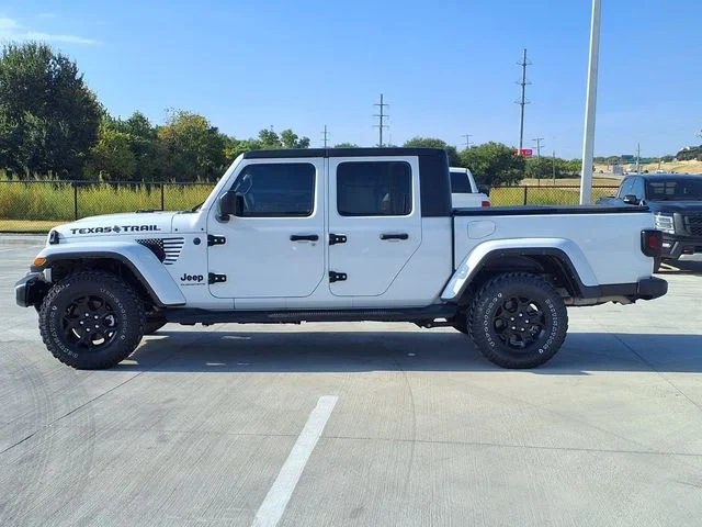 Used 2023 White Jeep Texas Trail image 3