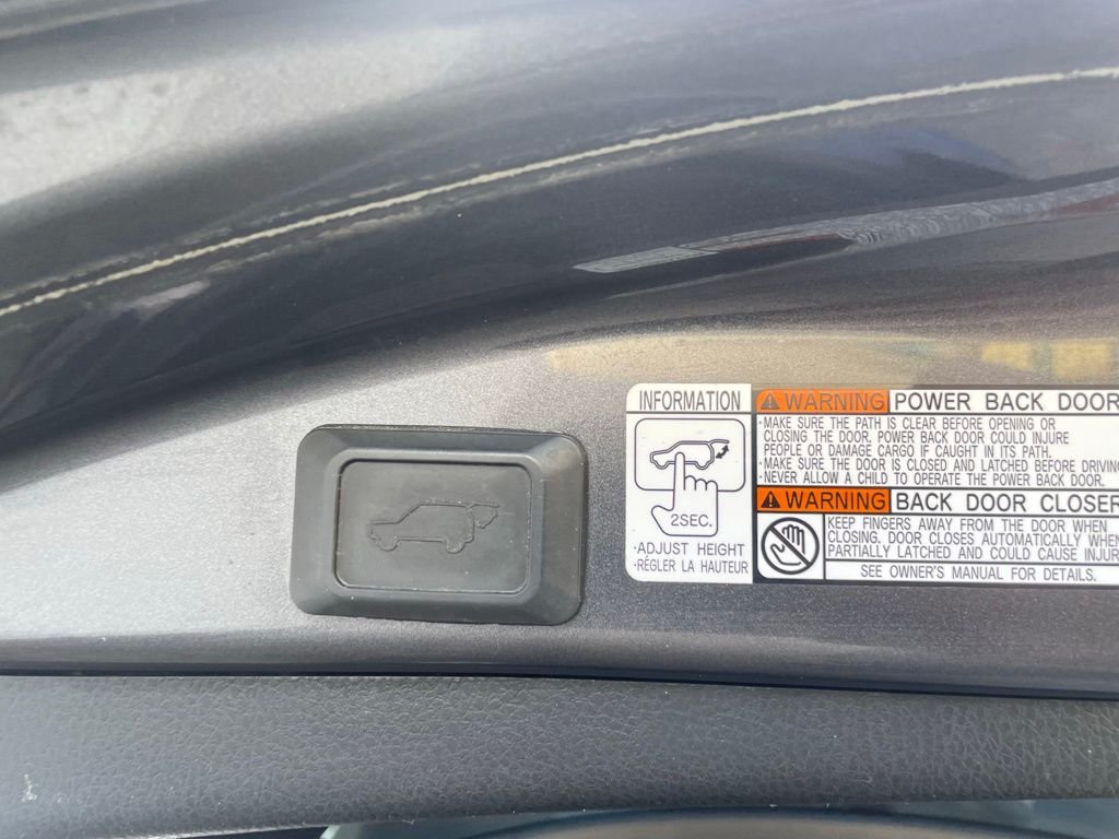 Used 2018 Magnetic Gray Metallic Toyota SE image 9