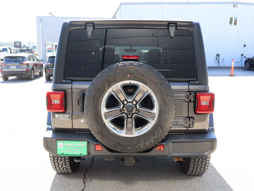 Used 2018 Gray Jeep Unlimited Sahara image 4