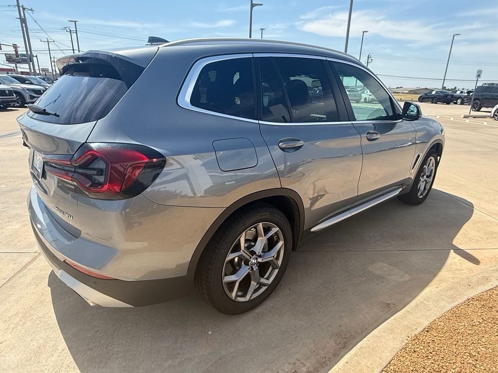 Used 2023 Gray Metallic BMW xDrive30i image 4