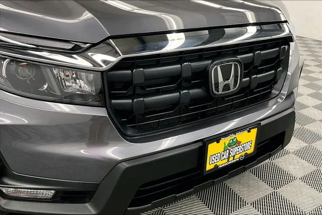 Used 2025 Sonic Gray Pearl Honda RTL image 34