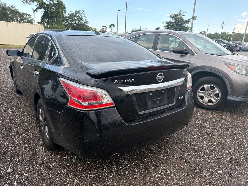 Used 2015 Black Nissan 2.5 S image 7