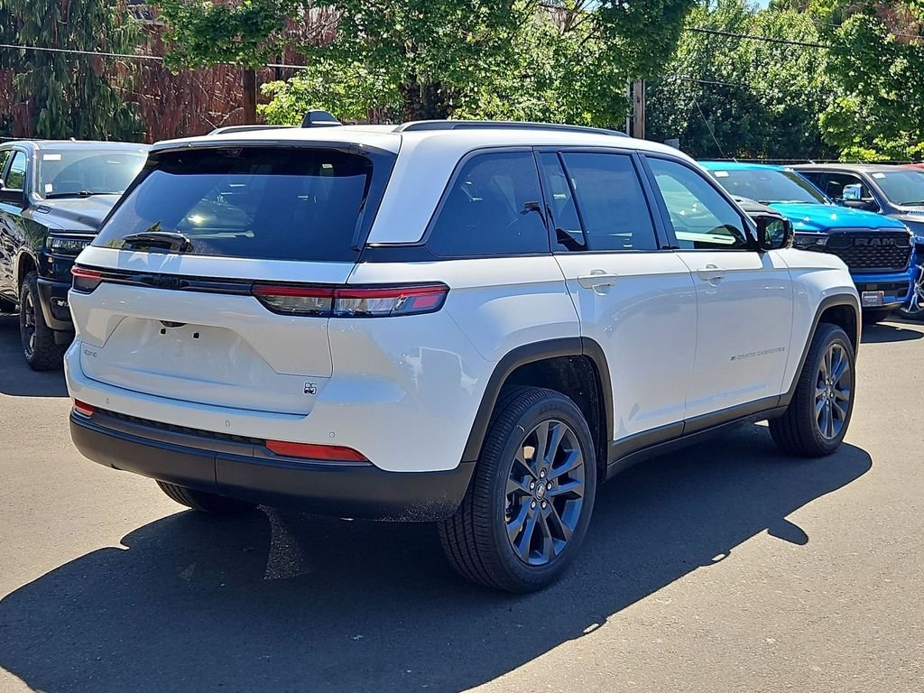 New 2026 Bright White Clear-Coat Exterior Paint Jeep  image 7