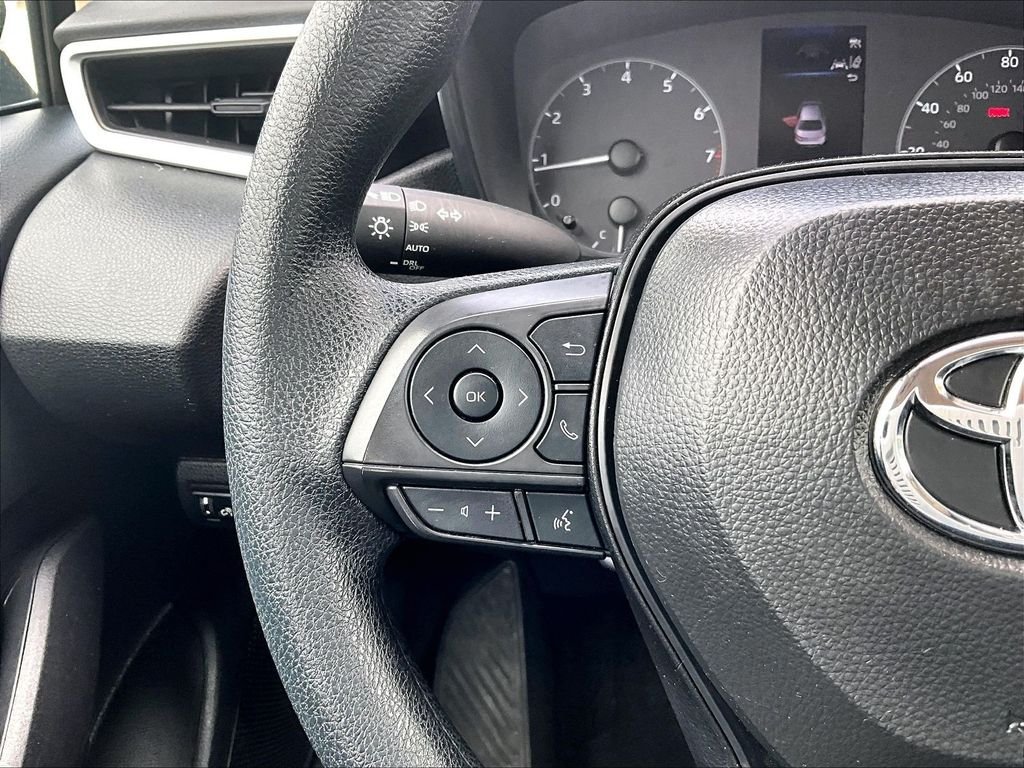 Used 2025 White Toyota LE image 23