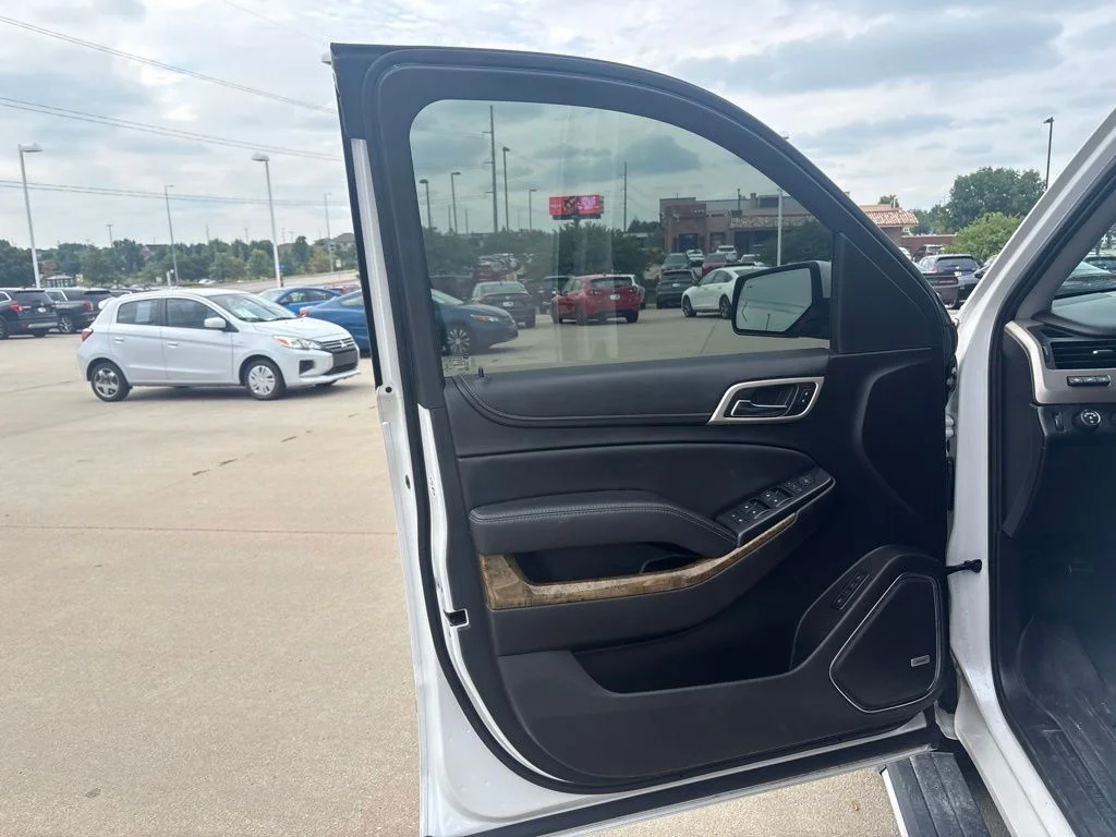 Used 2017 White GMC Denali image 9