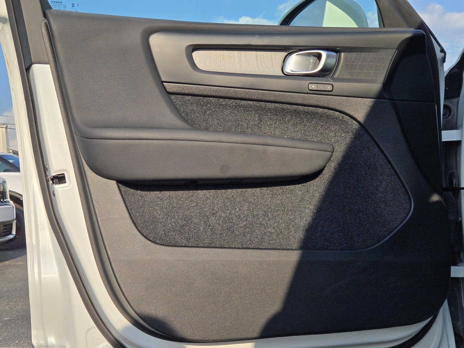 2025 Volvo XC40 Core - Photo 21