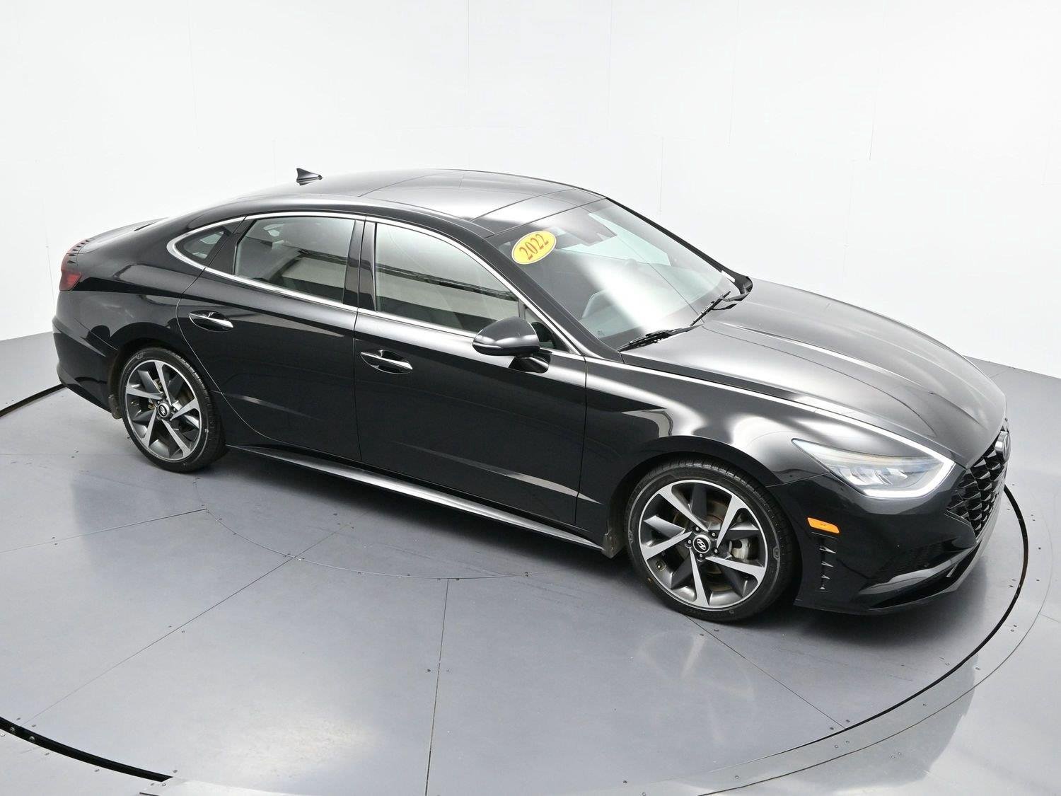 Used 2022 Phantom Black Hyundai SEL Plus image 39