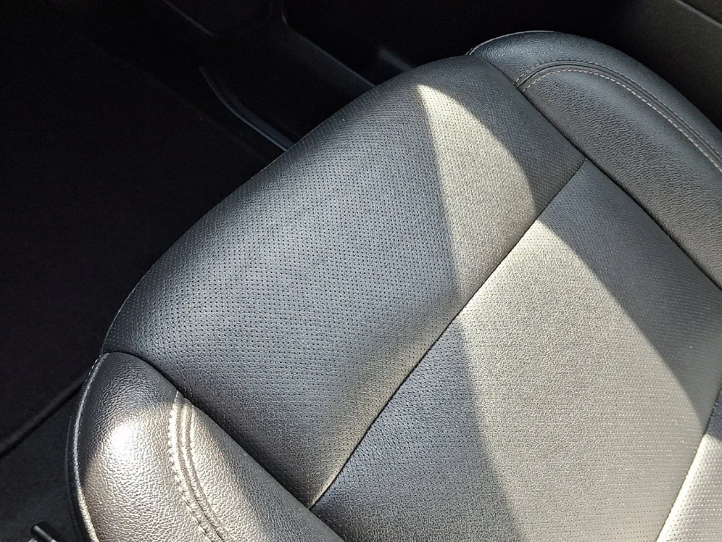 Used 2025 Onyx Black GMC SLT image 27