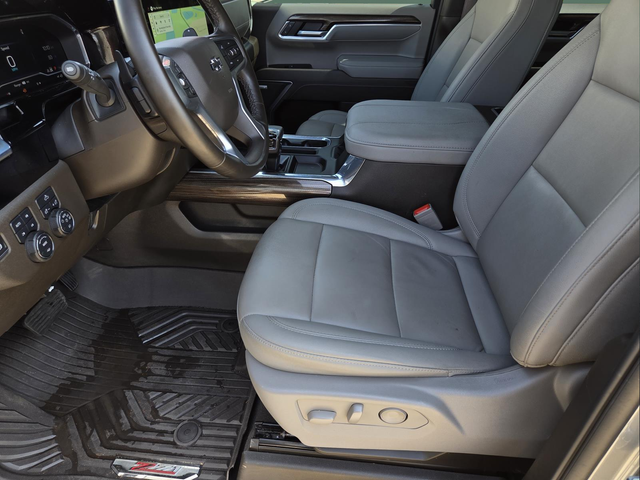 Used 2025 Gray Chevrolet RST image 23