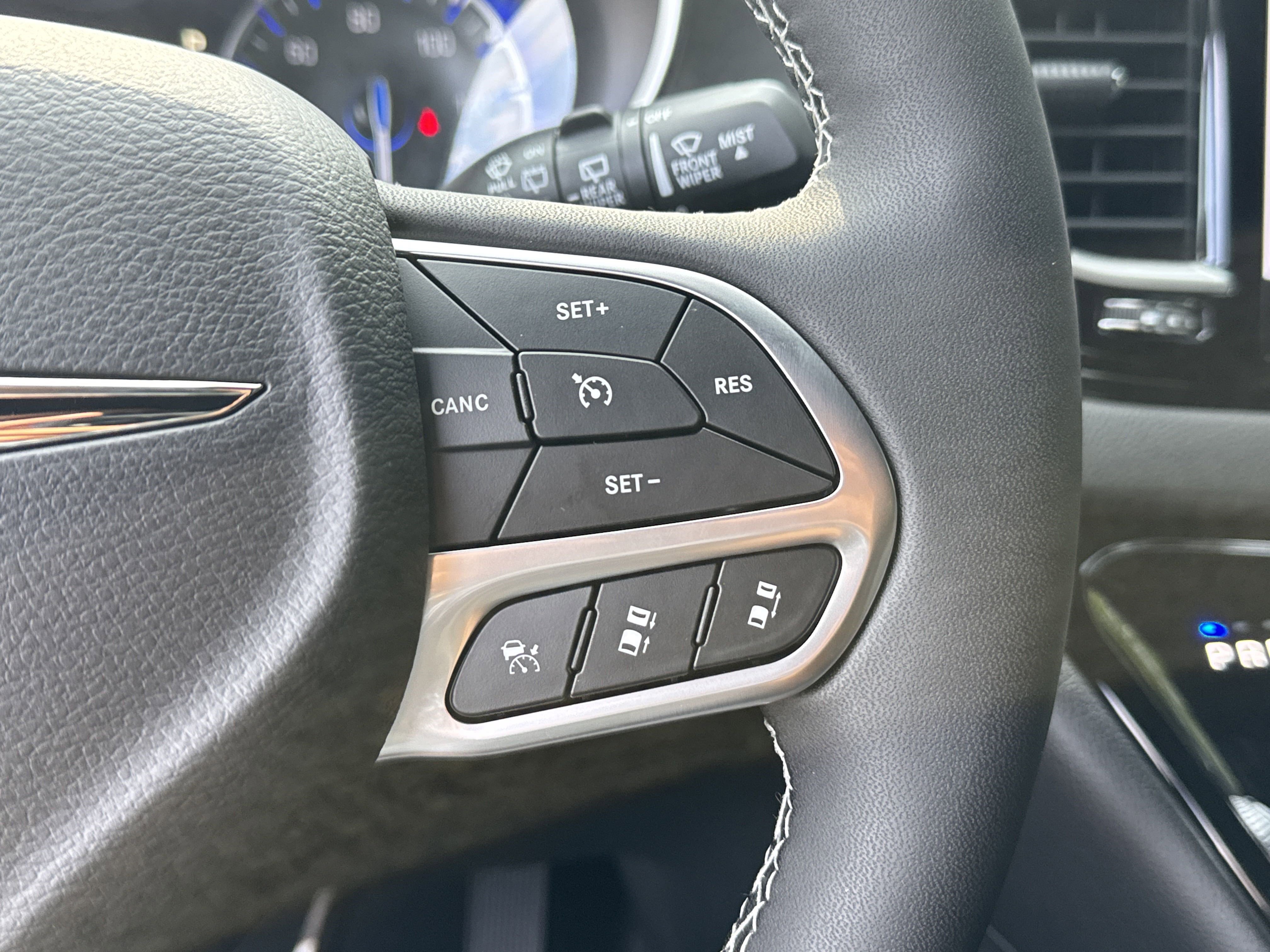 New 2025 Bright White Clearcoat Chrysler LX image 30