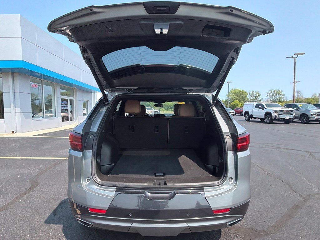 Used 2025 Sterling Gray Metallic Chevrolet Premier image 9