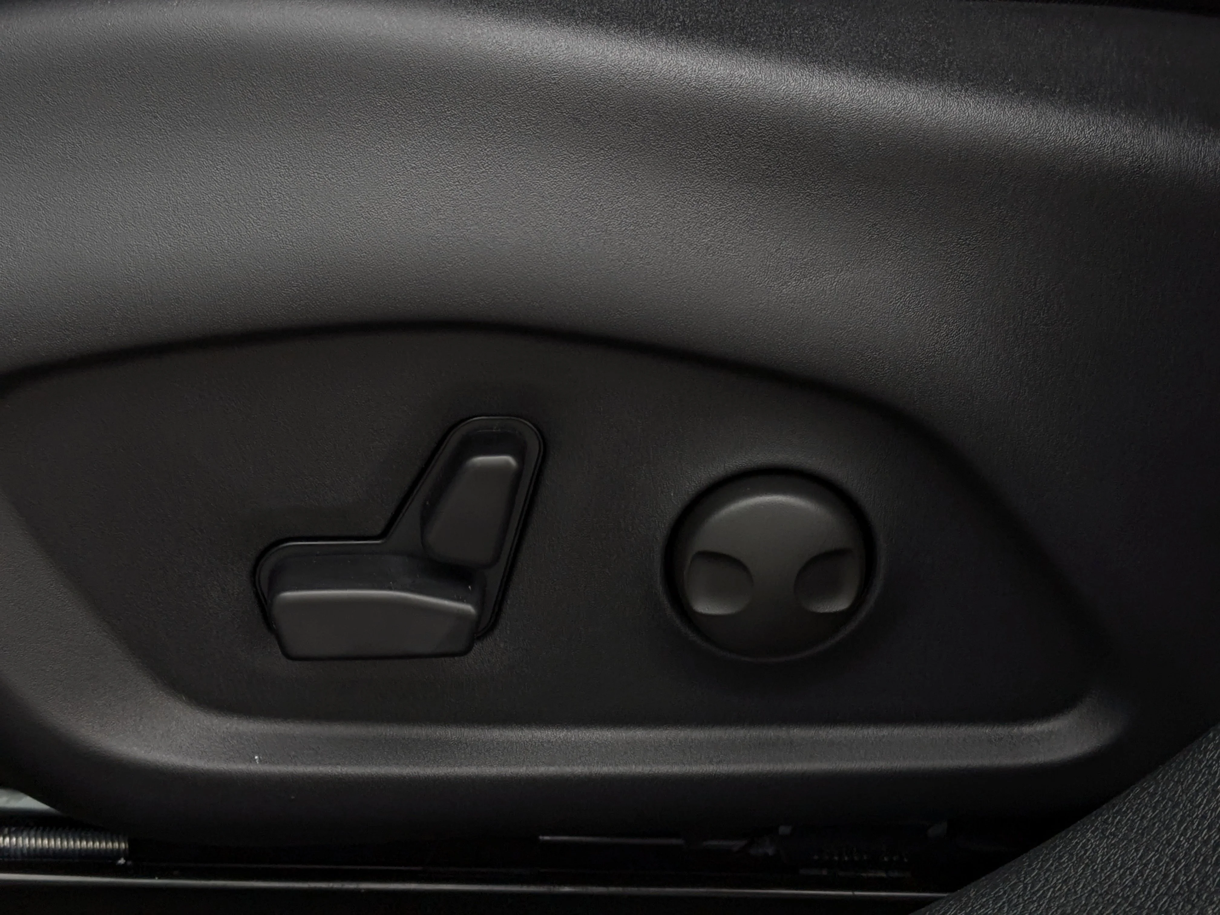 New 2026 Black Jeep North - Heated Seats & Steering - Power Liftgate - 10.1  Display - Keyless Entry & Tons More! image 15