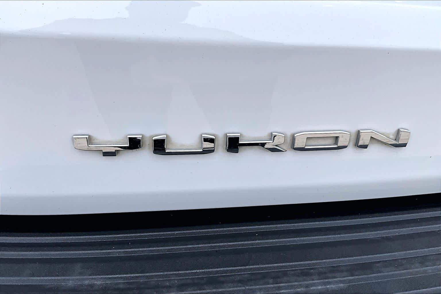 Used 2023 Summit White GMC SLT image 10