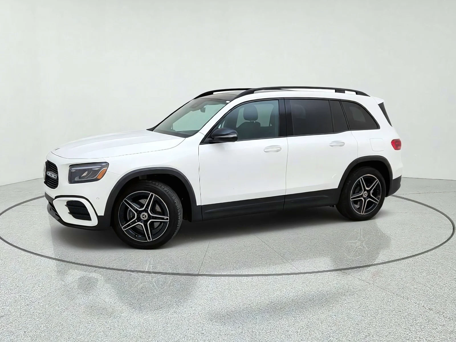 Used 2024 Polar White Mercedes-Benz GLB 250 image 15
