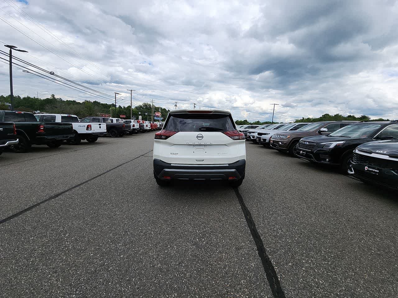 Used 2023 Pearl White Tricoat Nissan SL image 8