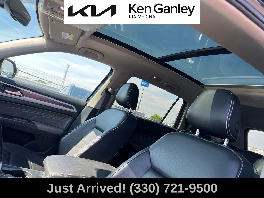 Used 2021 Black Volkswagen 3.6L V6 SE w/Technology R-Line image 11