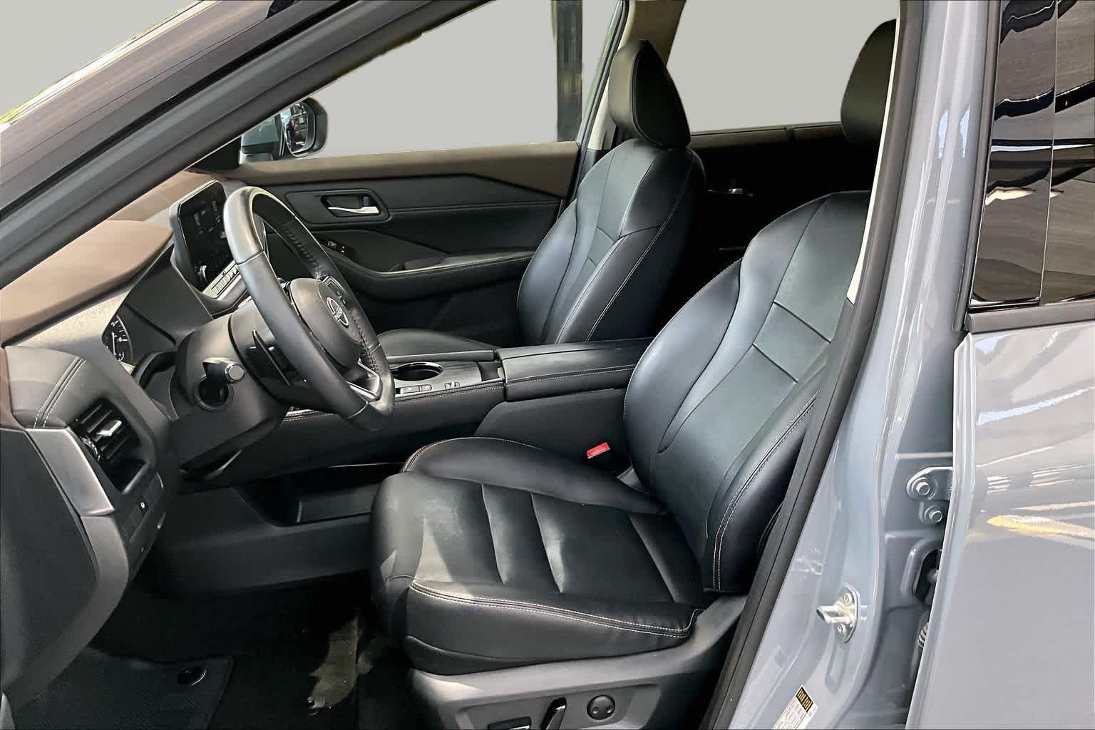 Used 2023 Boulder Gray Pearl Nissan SL image 8