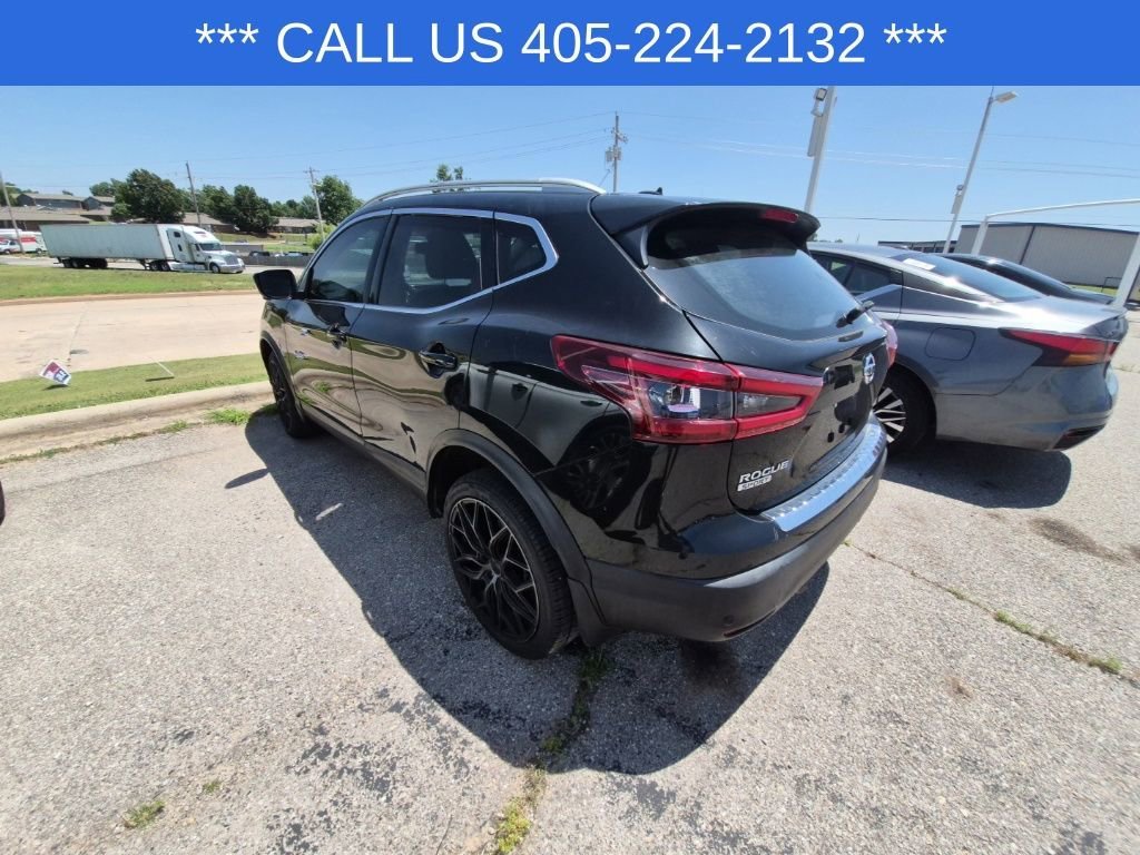 Used 2022  Nissan SL image 6