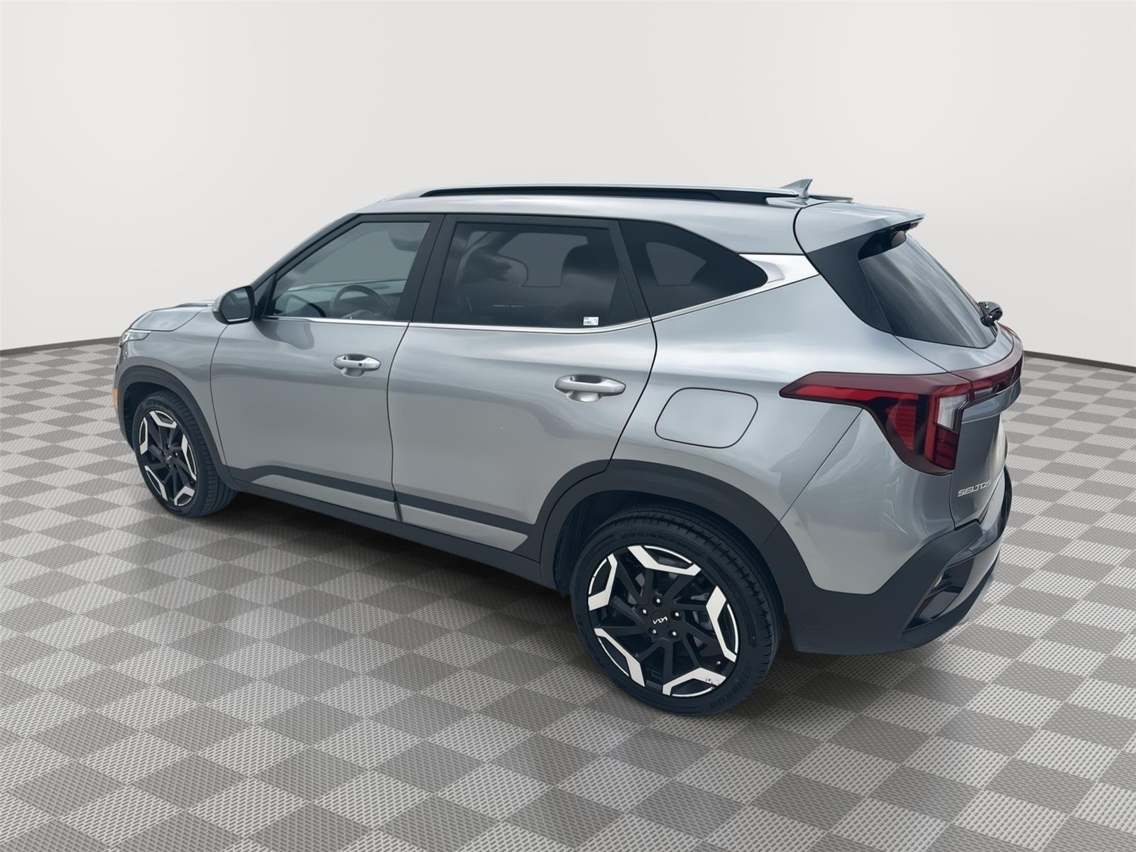 Used 2024 Steel Gray Kia SX image 6