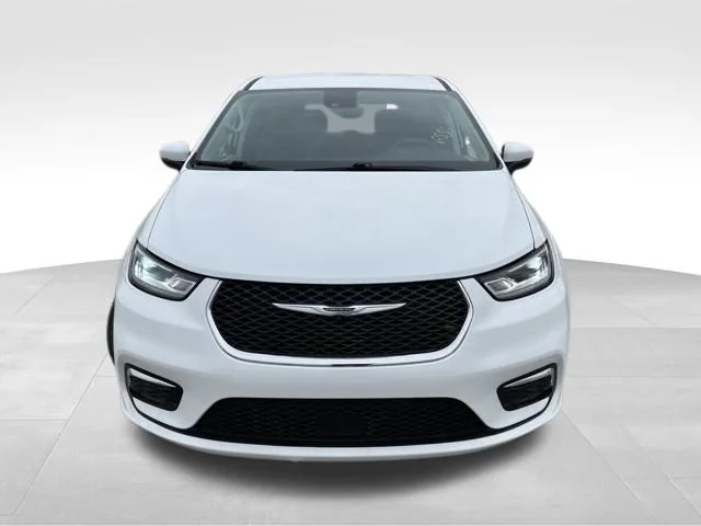 Used 2023 White Chrysler Touring L image 10