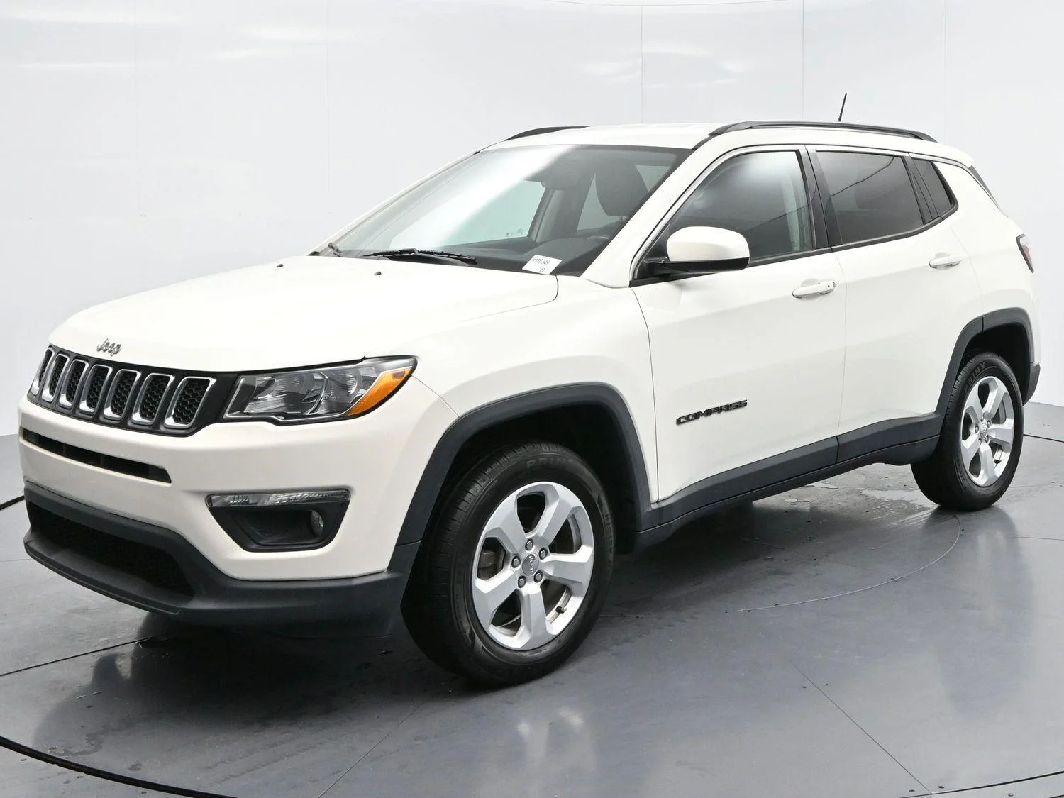 Used 2019 White Clearcoat Jeep Latitude image 3