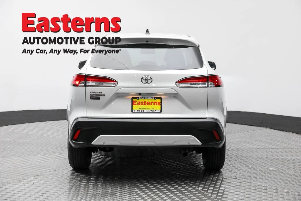 Used 2023 White Toyota L image 6