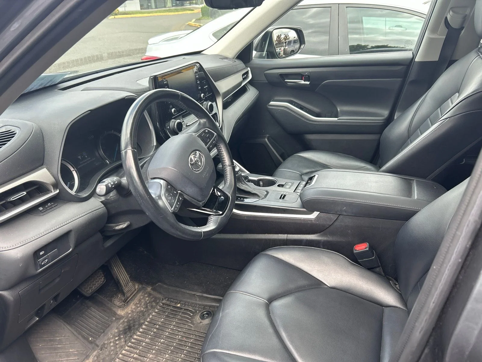 Used 2021 Magnetic Gray Metallic Toyota XLE image 5