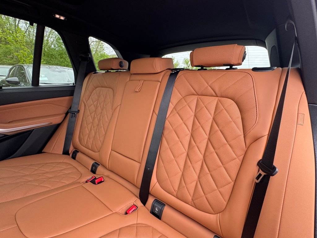 Used 2026 Green BMW M60i image 22