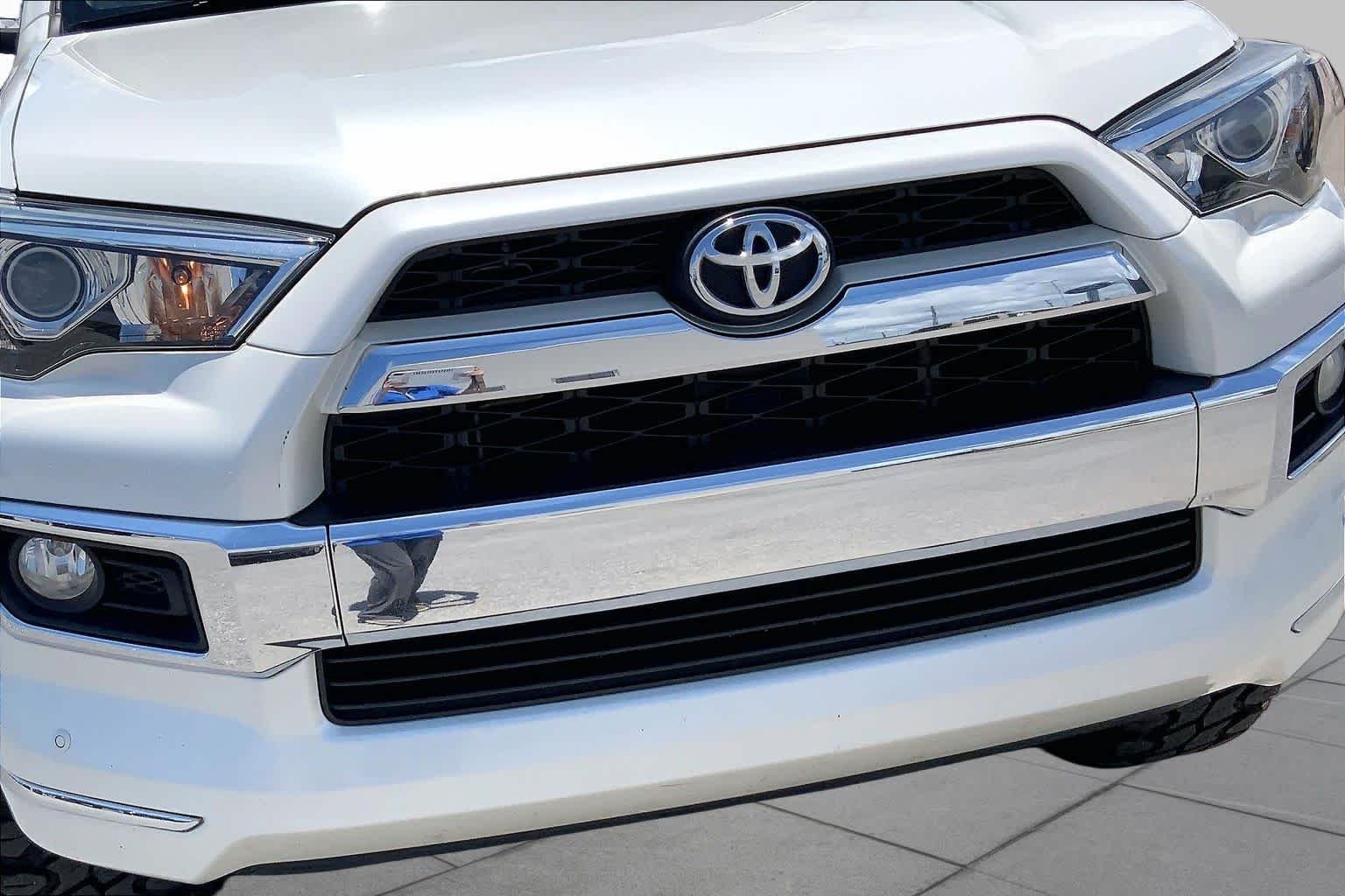 Used 2014 Blizzard Pearl Toyota Limited image 29