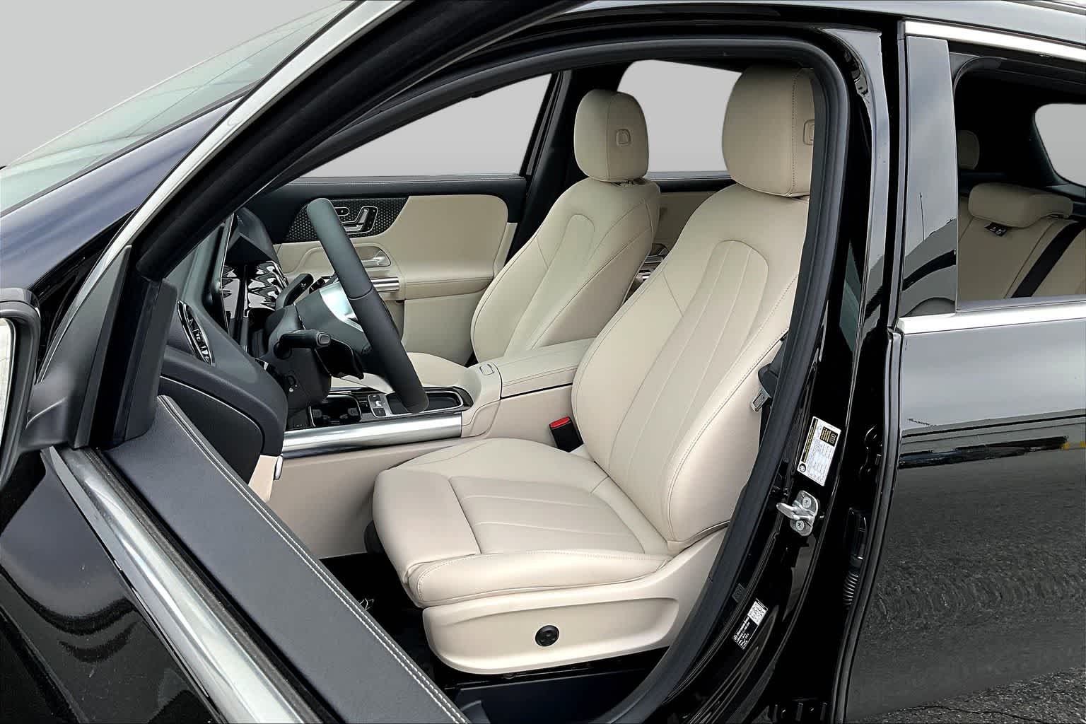 Used 2026 Night Black Mercedes-Benz GLA 250 image 8