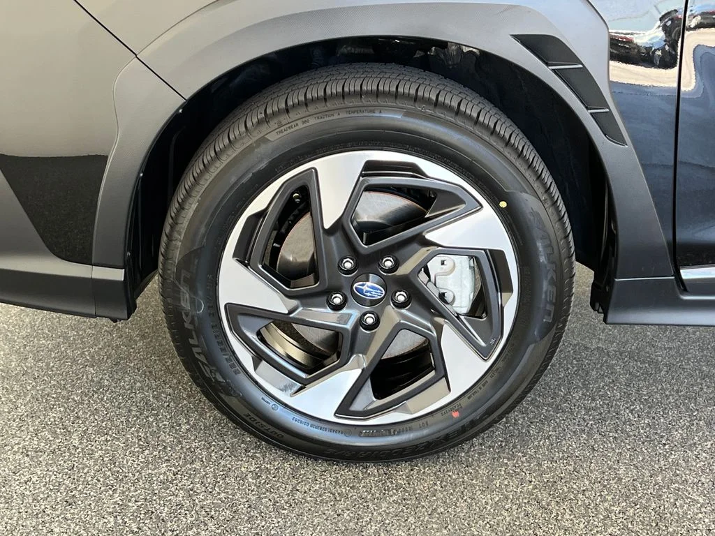 New 2026 CRYSTAL BLACK SILICA Subaru Limited image 28