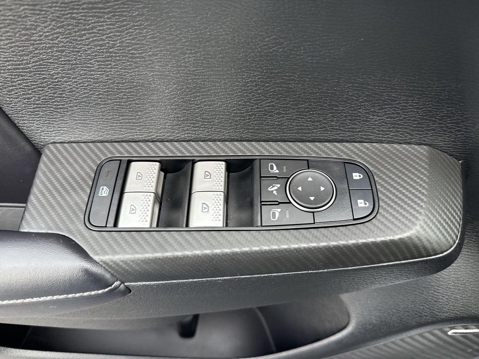 Used 2025 Alloy Silver Metallic Mitsubishi SE image 13