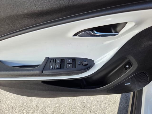 2015 Chevrolet Volt Base - Photo 17