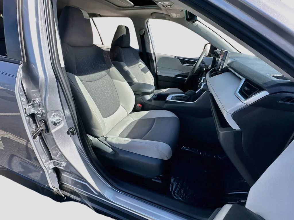 Used 2022 Silver Toyota XLE image 26