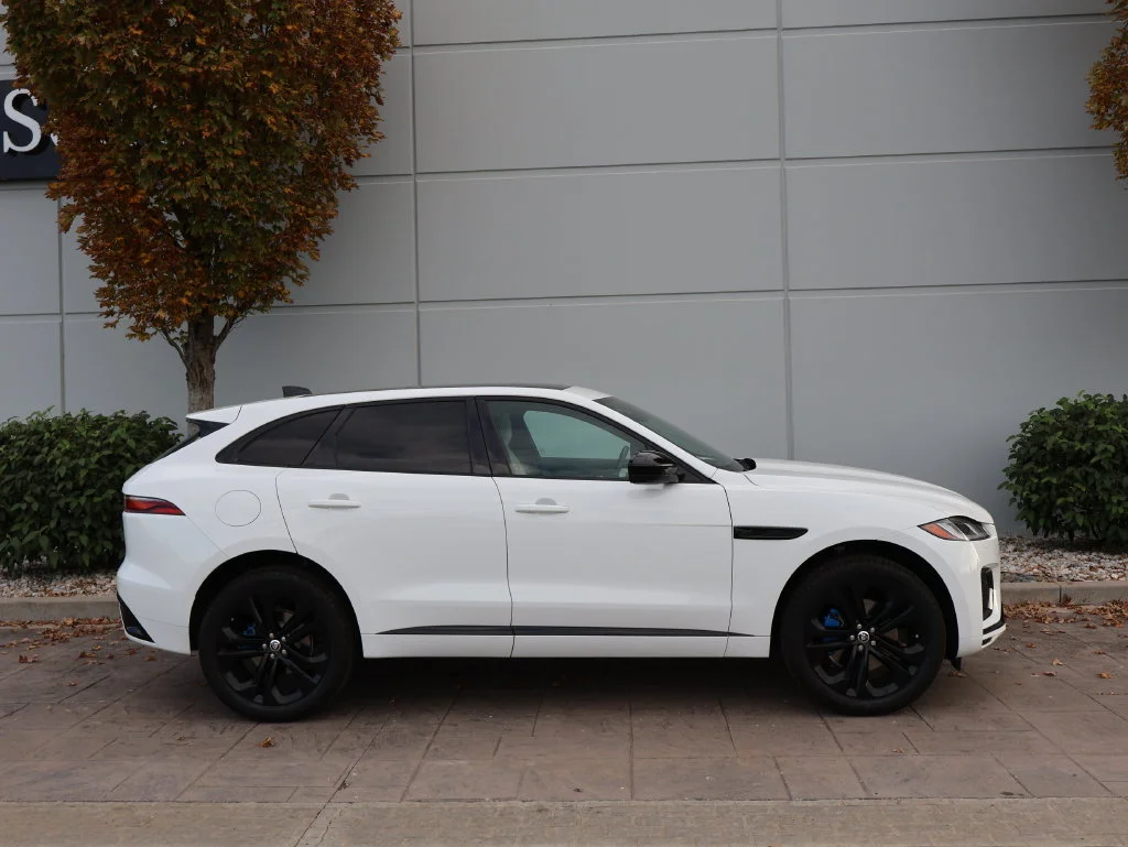 Used 2025  Jaguar P250 R-Dynamic S image 5