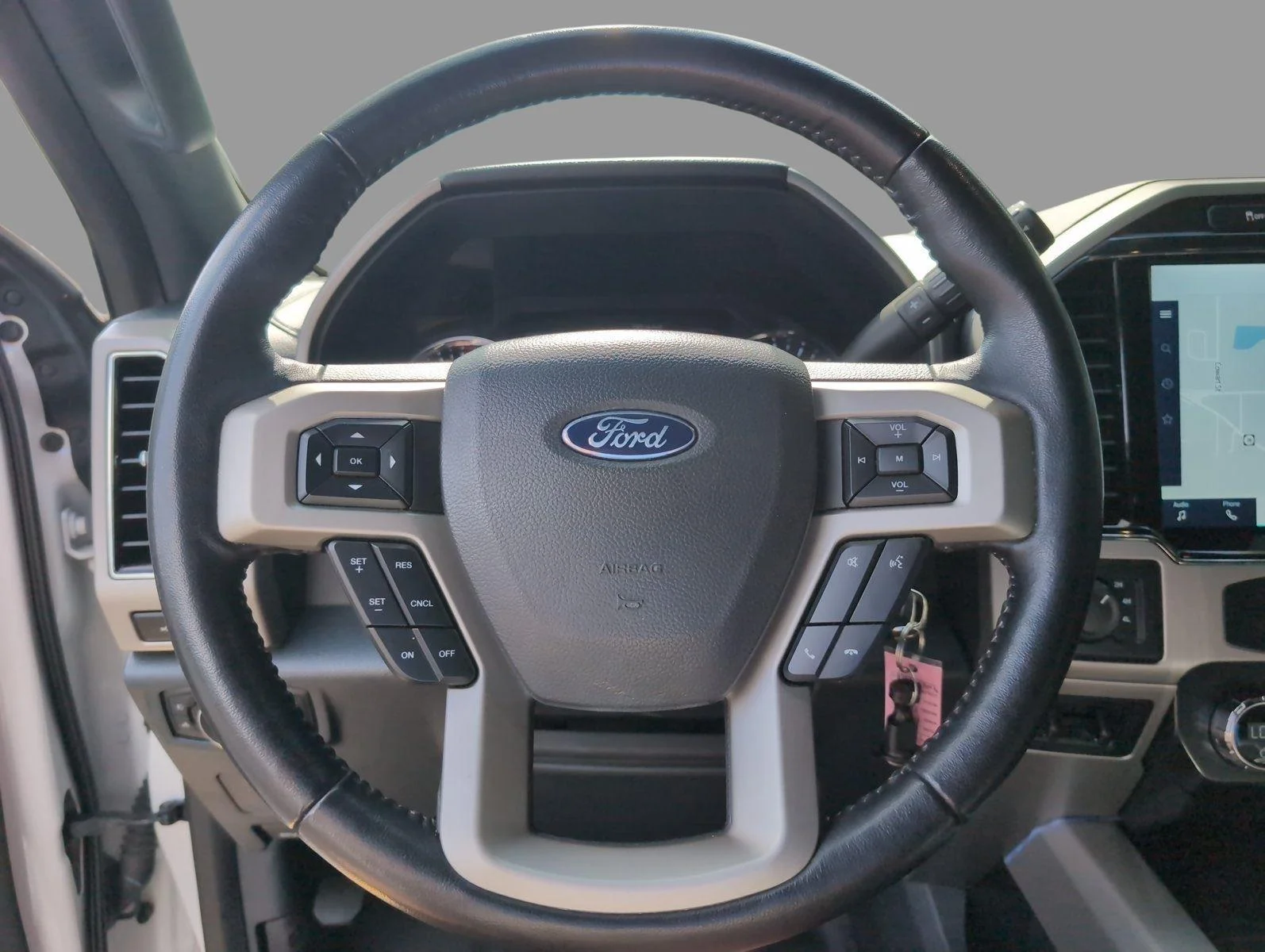 Used 2022 Star White Metallic Tri-Coat Ford Lariat image 27