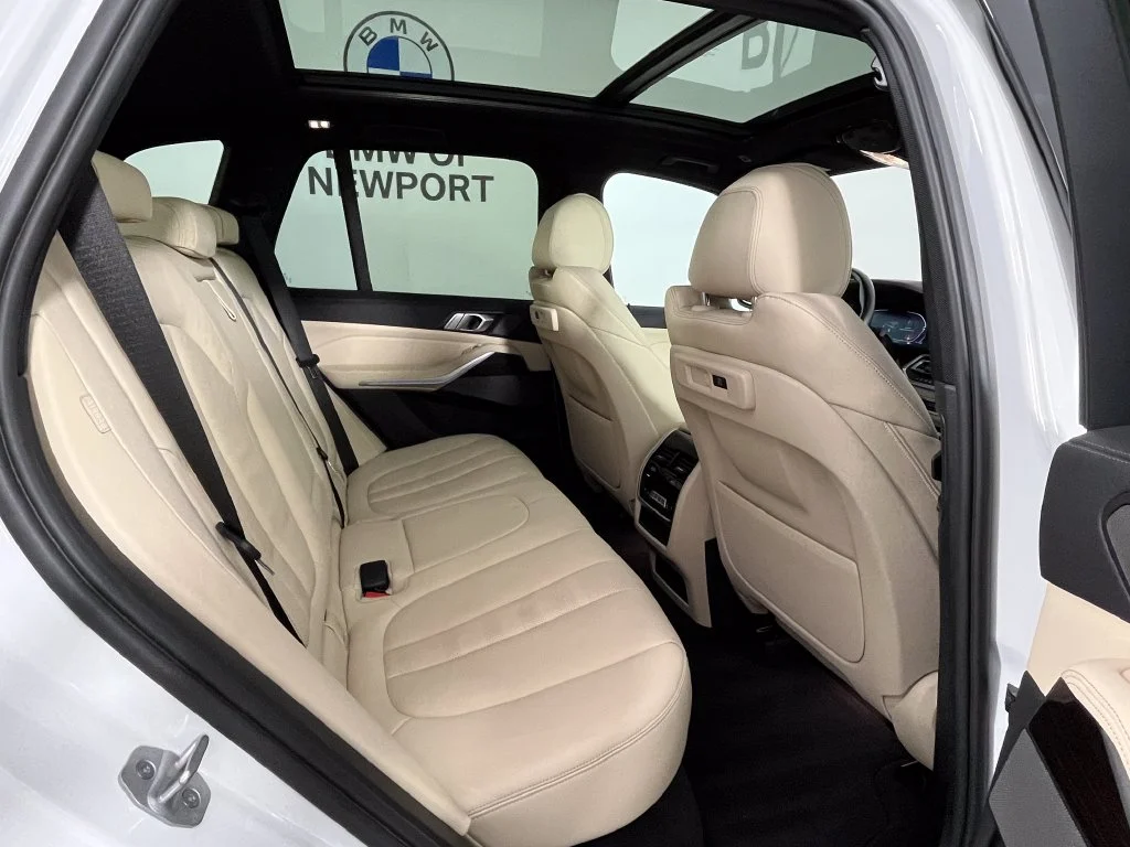 Used 2021 White Metallic BMW xDrive40i image 19