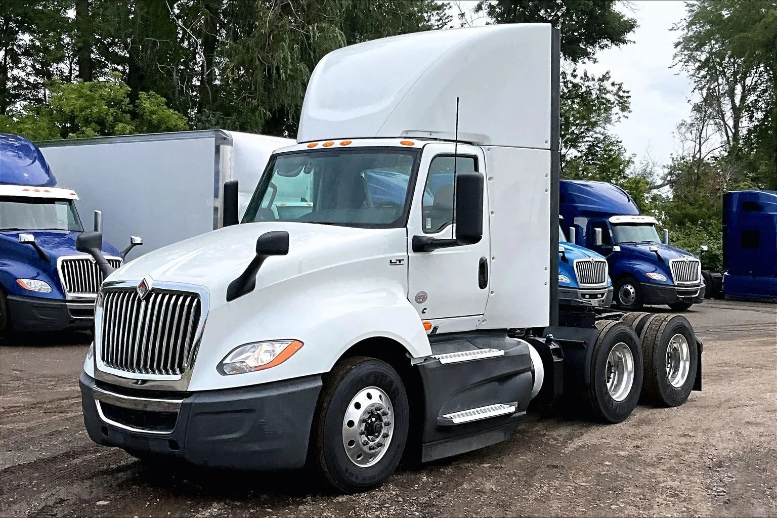 Used 2021 WHITE International  image 2
