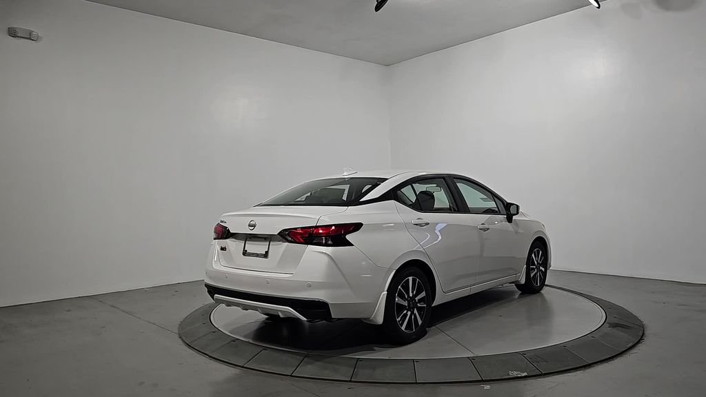 2025 Nissan Versa 1.6 SV photo 4