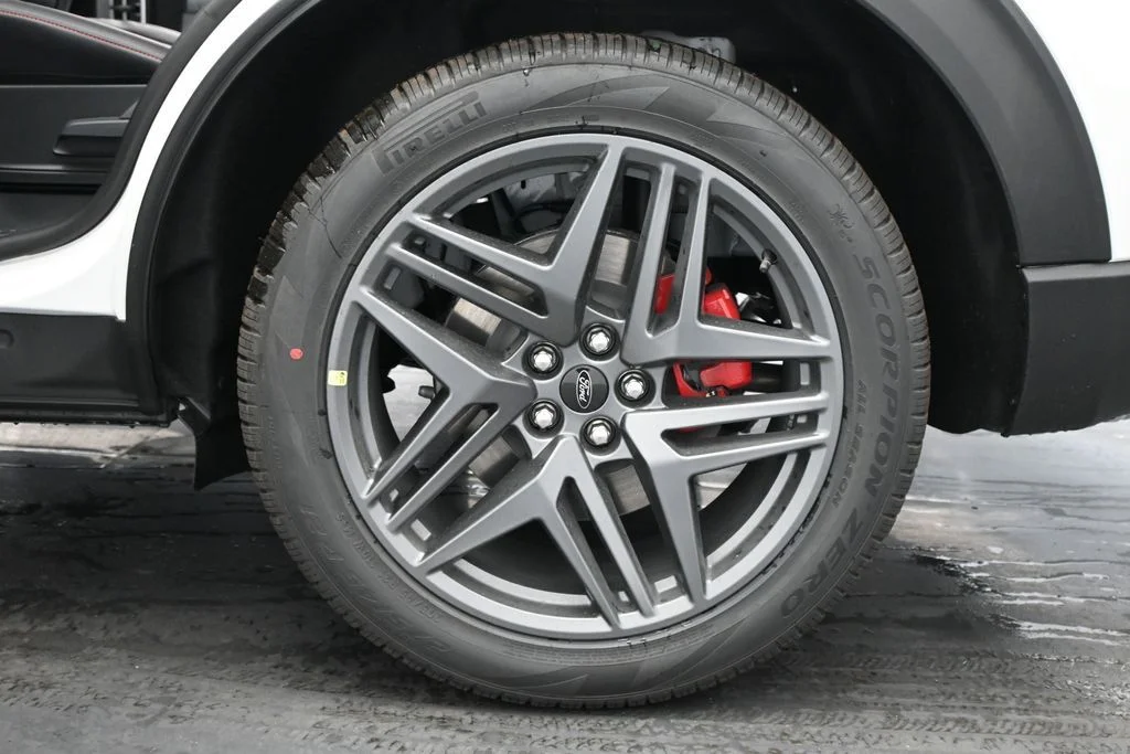 New 2026 Star White Metallic Tri-Coat Ford ST-Line image 22