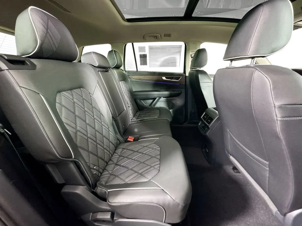 2026 Volkswagen Atlas SEL Premium R-Line - Photo 18