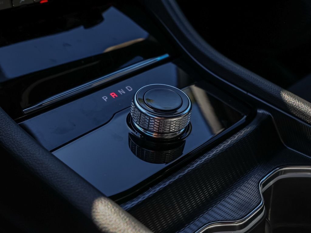 New 2026 Diamond Black Crystal Pearl-Coat Exterior Paint Jeep Laredo image 30