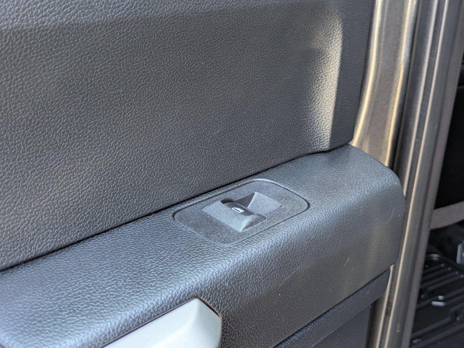 Used 2018 Magnetic Metallic Ford LARIAT image 27