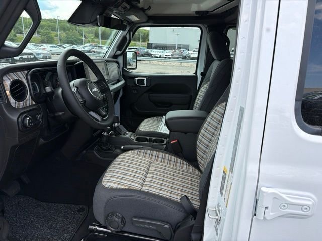 New 2026 Bright White Clear-Coat Exterior Paint Jeep 85th Anniversary Edition image 13