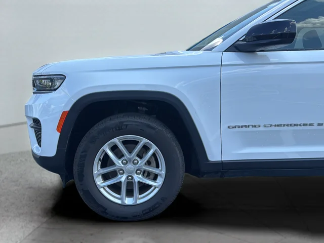 Used 2024 White Jeep Laredo X image 36