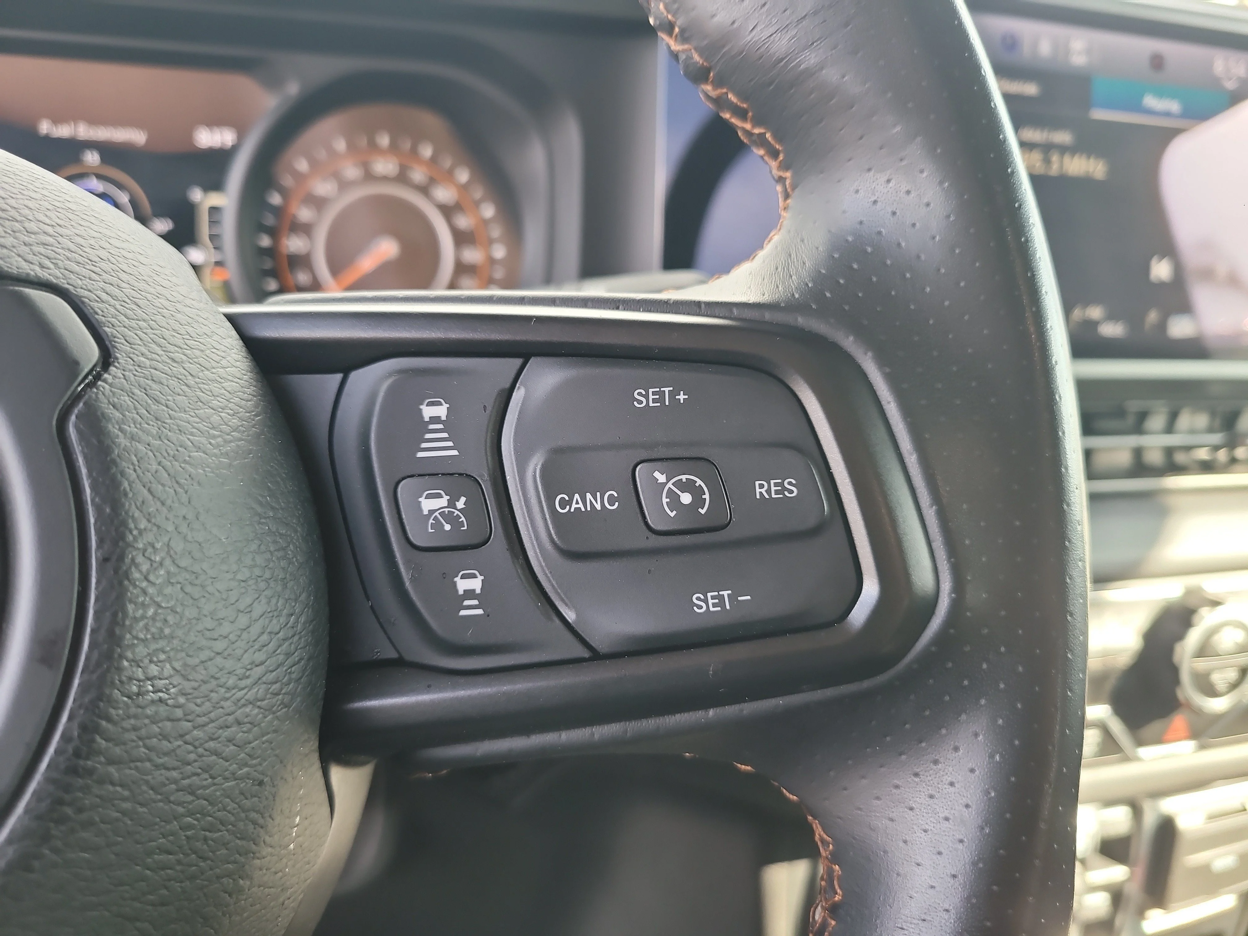Used 2024 Granite Crystal Metallic Clearcoat Jeep Mojave image 29