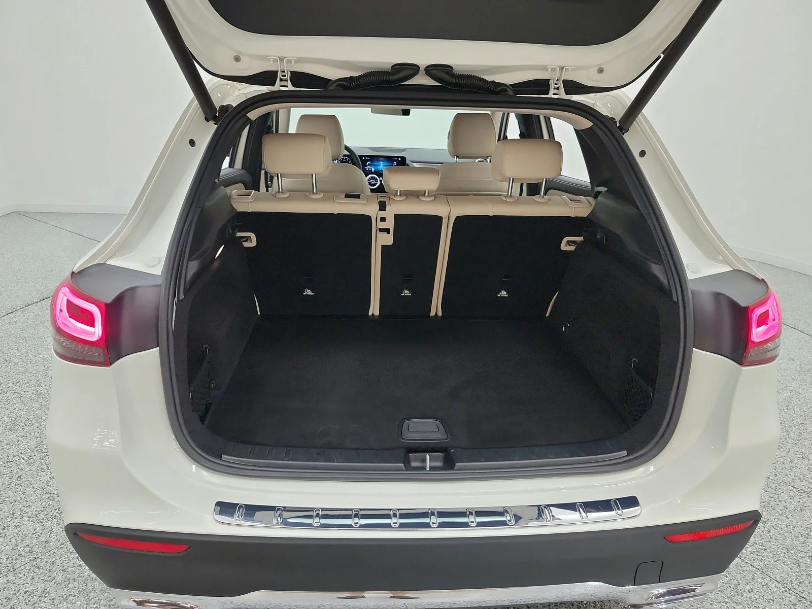 Used 2021 Polar White Mercedes-Benz GLA 250 SUV image 20