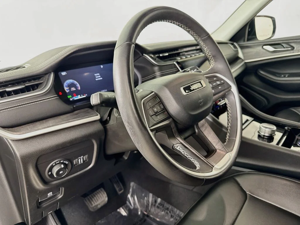 Used 2023 White Jeep Limited image 9